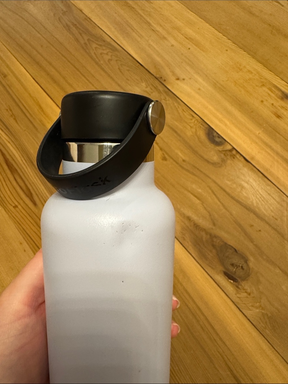 Hydro Flask Powder Lilac Bottle with Light Turquoise Accent and Black Lid, 20oz - Picture 2 of 4